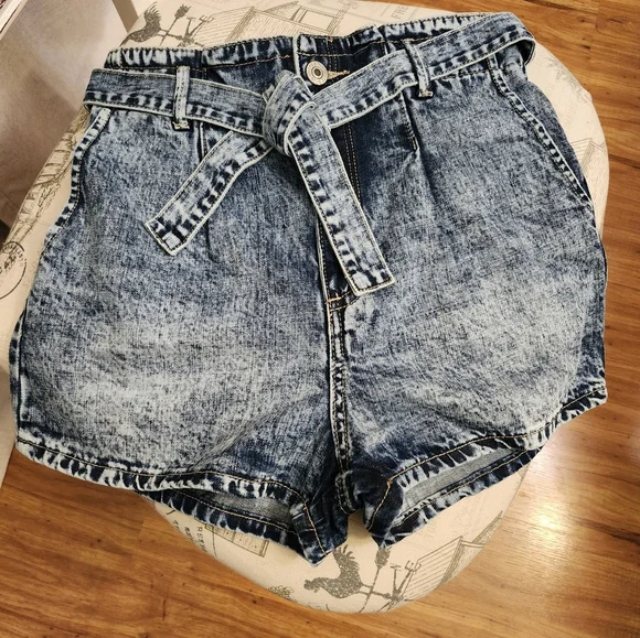 Denim Acid Wash Shorts Sz 26 Hi Waist/ Elastic On Back/ Front Tie/ Pockets - Picture 1 of 7
